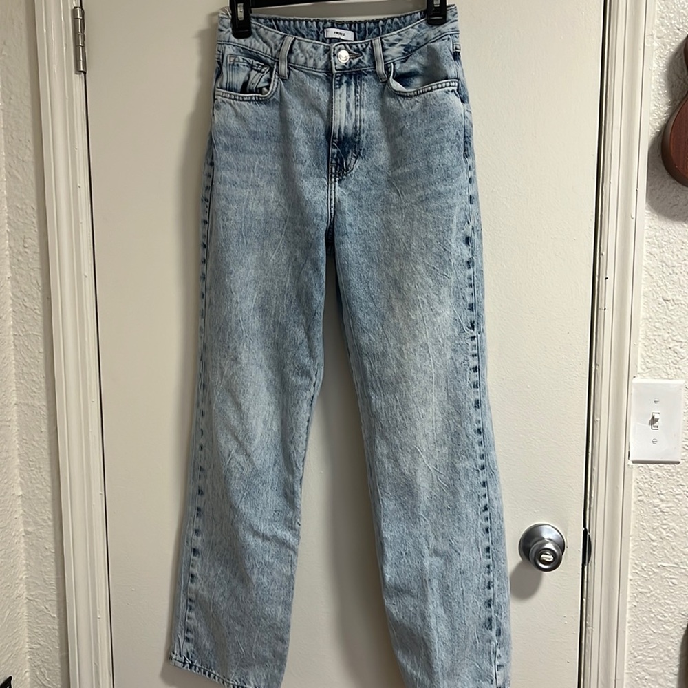 FOREVER 21 STRAIGHT LEG JEANS